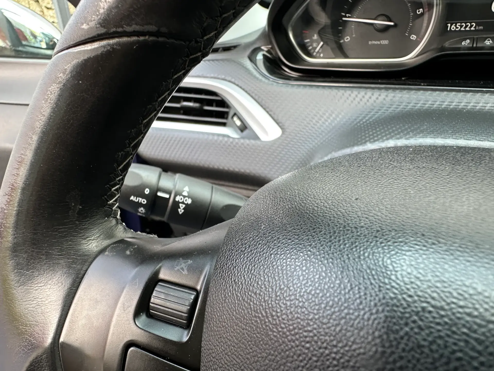 Peugeot 2008 1.6 e-HDi Allure 17