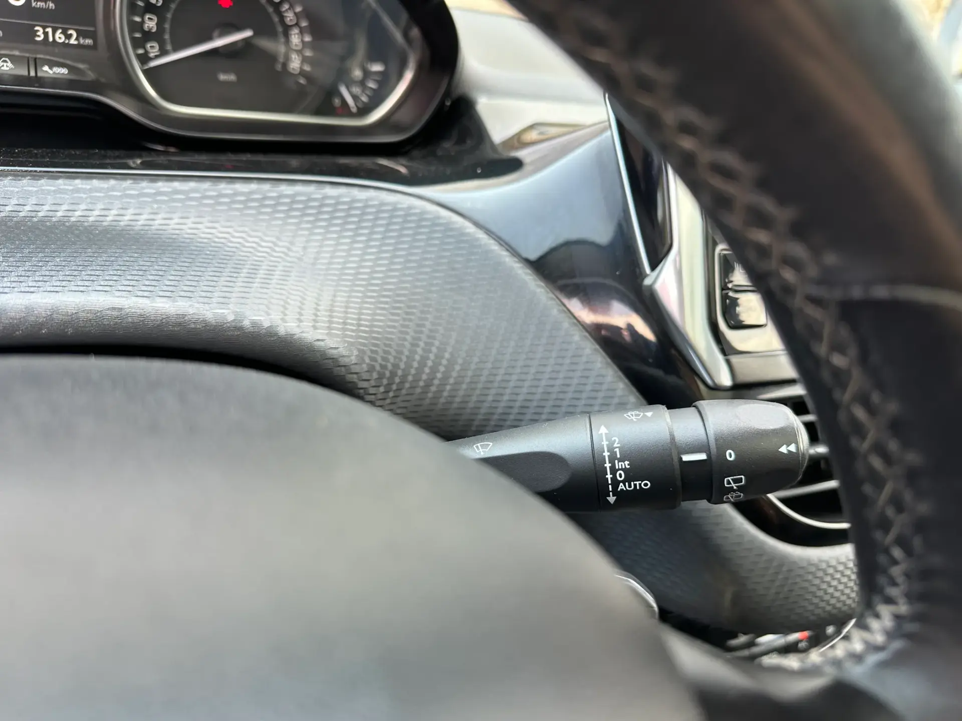 Peugeot 2008 1.6 e-HDi Allure 18