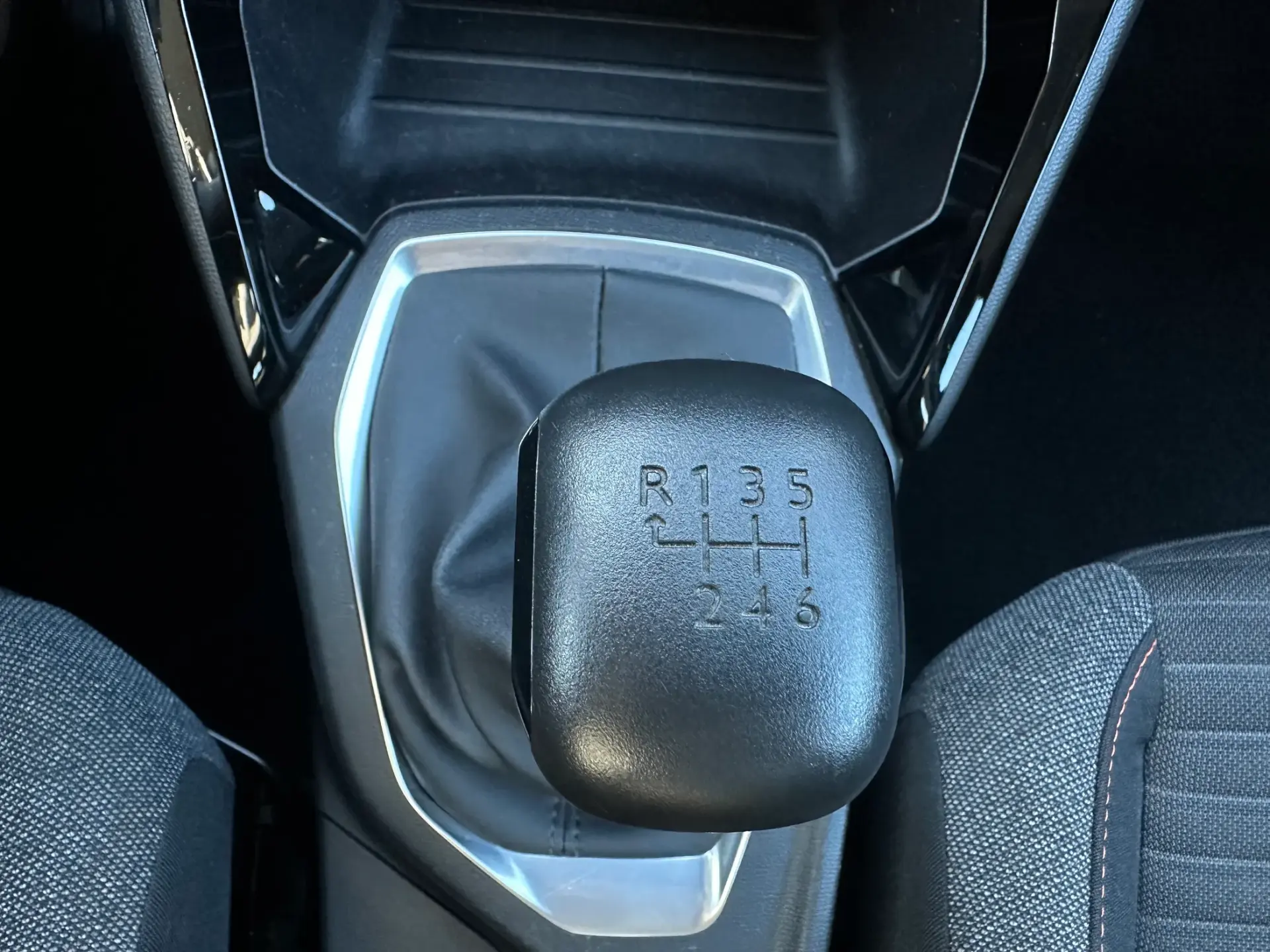 Peugeot 2008 1.5 BlueHDi Active Pack 26