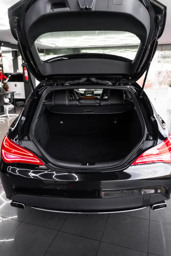 Mercedes-Benz CLA 200 d Urban 12