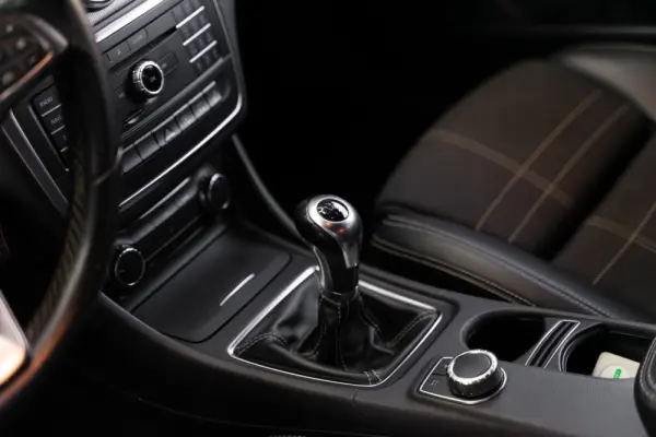 Mercedes-Benz CLA 200 d Urban 13