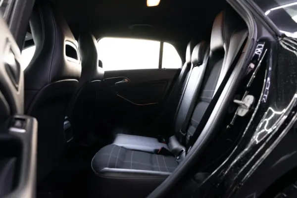 Mercedes-Benz CLA 200 d Urban 20