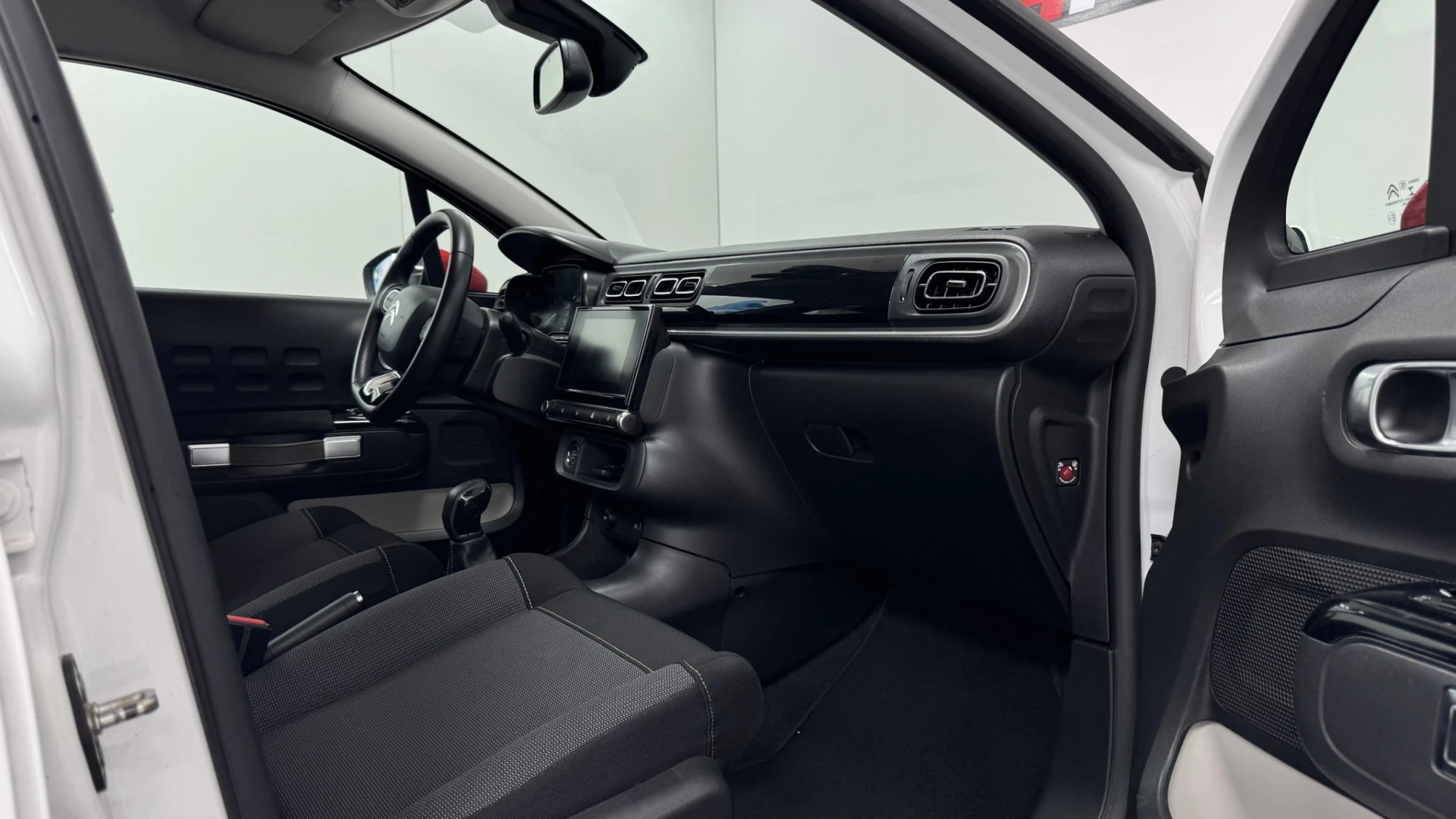 Citroën C3 1.2 PureTech Shine 9