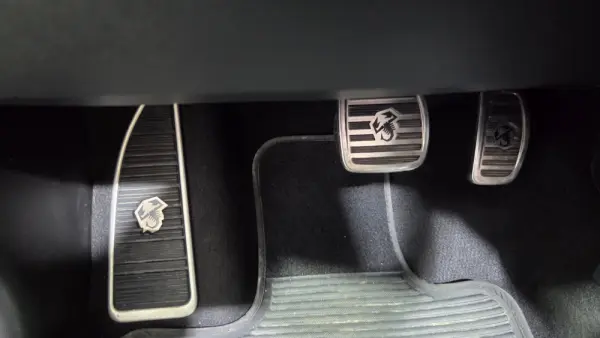 Abarth 500e C Scorpionissima 39