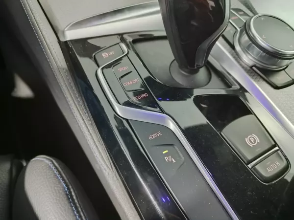 BMW 530 e iPerformance Pack M 37