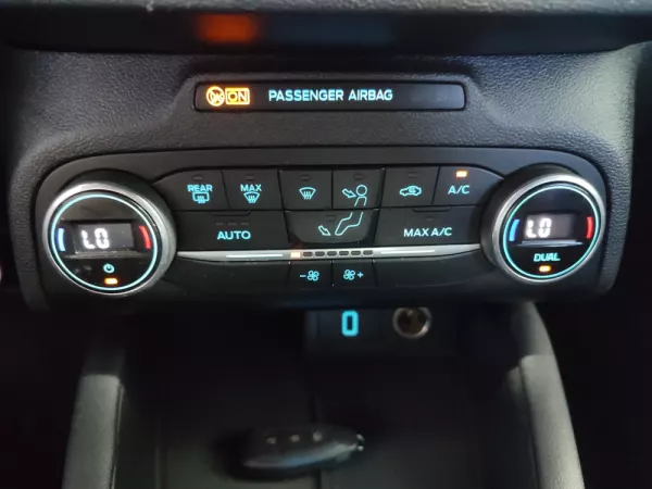 Ford Focus 1.0 EcoBoost ST-Line 30