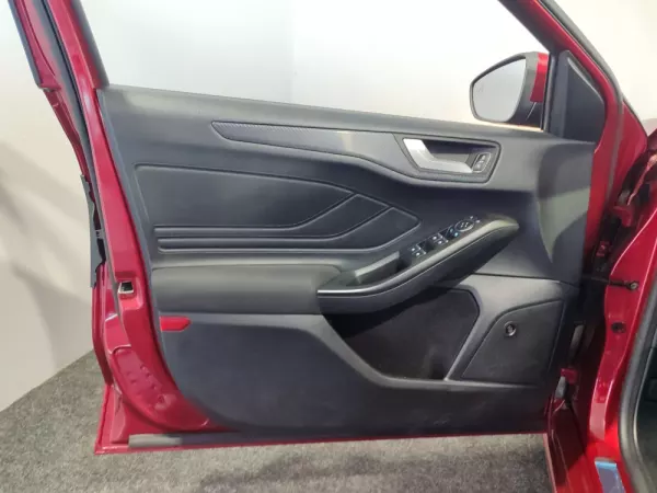 Ford Focus 1.0 EcoBoost ST-Line 42