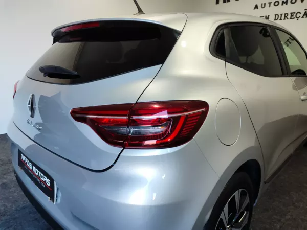 Renault Clio 1.0 TCe Techno Bi-Fuel 9