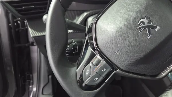 Peugeot 208 1.2 PureTech Allure Pack 33