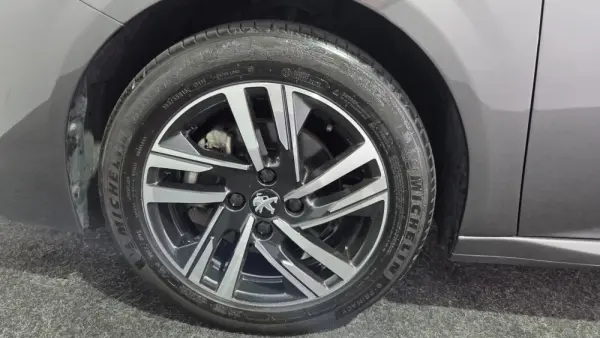 Peugeot 208 1.2 PureTech Allure Pack 37