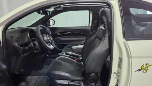 Abarth 500e C Scorpionissima 15