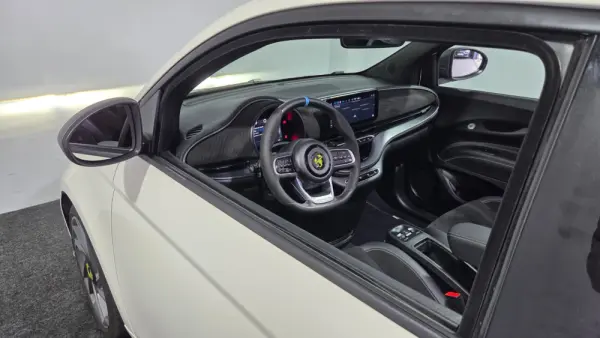 Abarth 500e C Scorpionissima 13