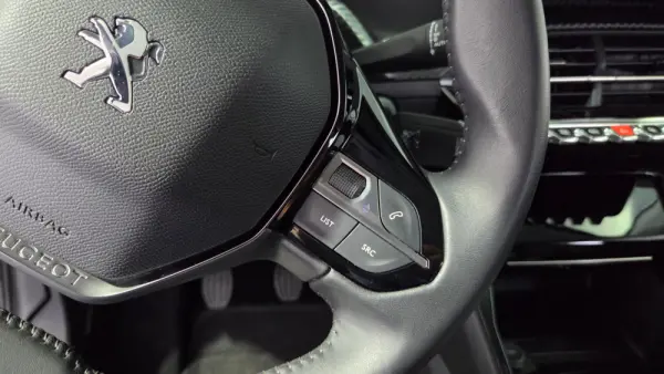 Peugeot 208 1.2 PureTech Allure Pack 32