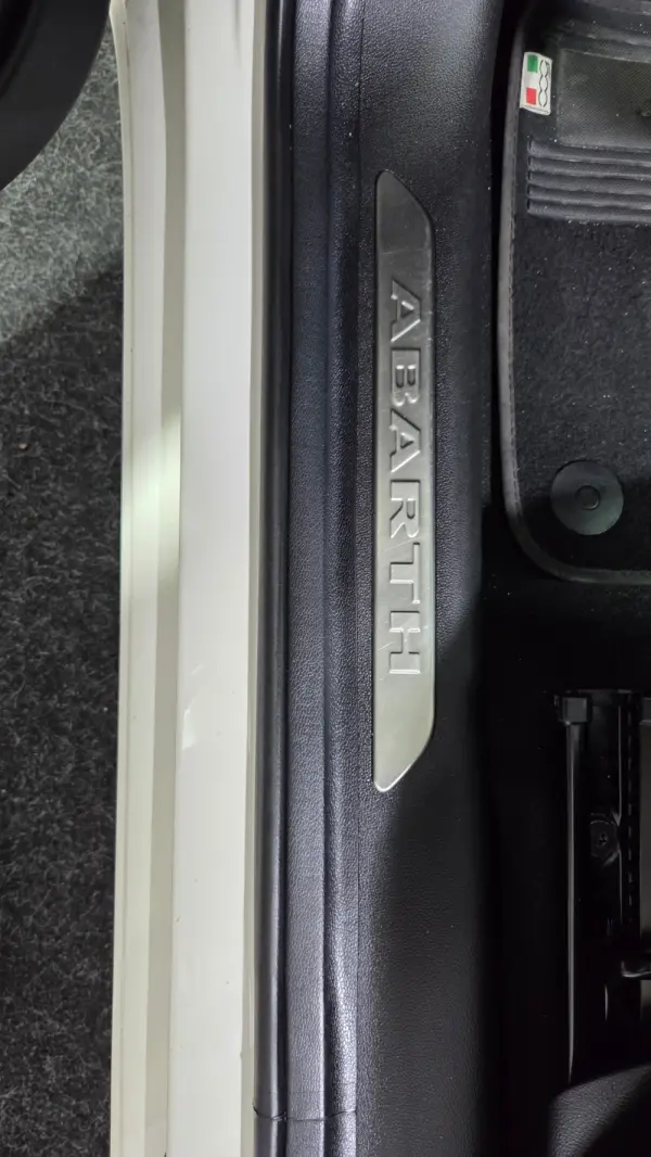 Abarth 500e C Scorpionissima 40