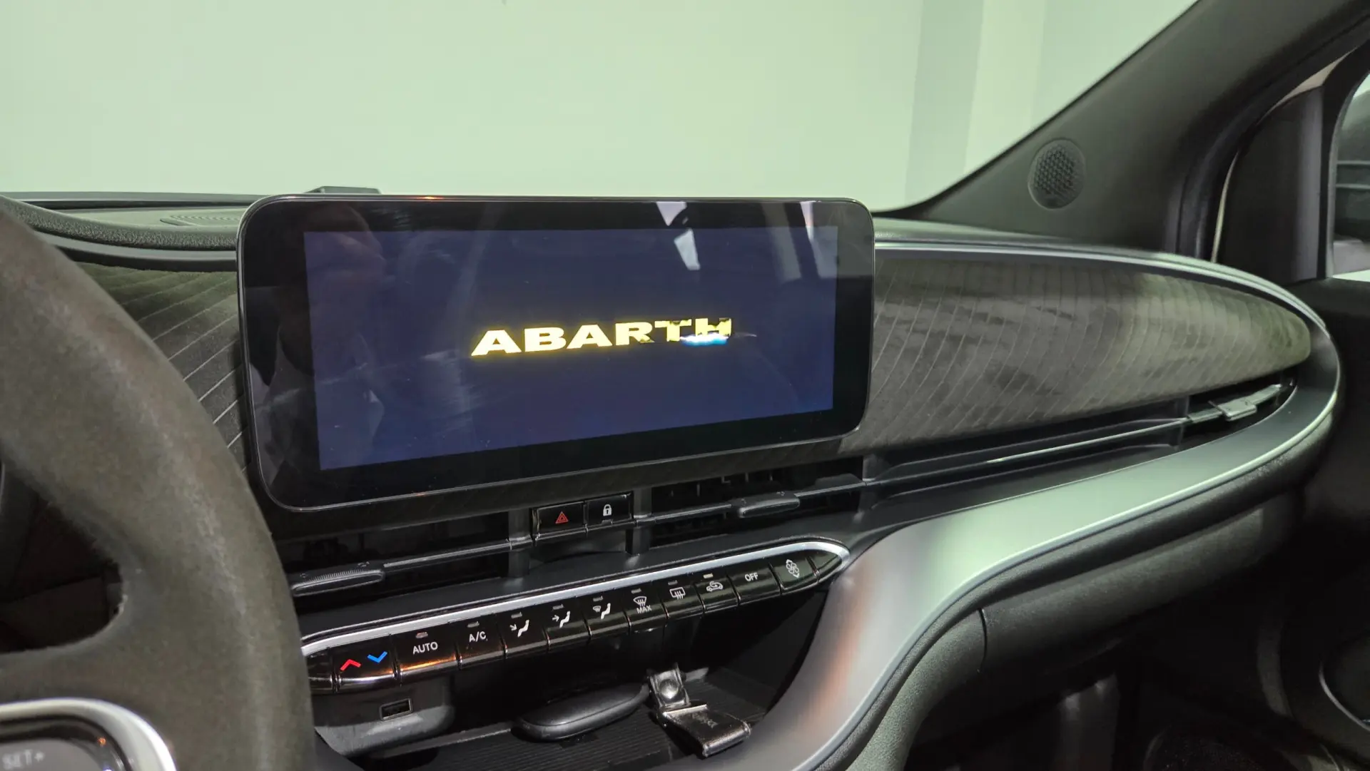 Abarth 500e C Scorpionissima 23