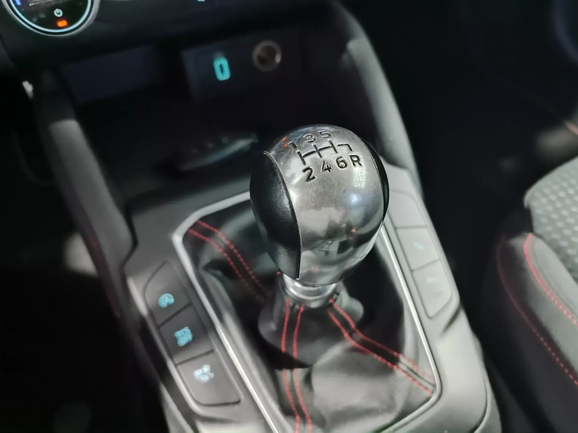 Ford Focus 1.0 EcoBoost ST-Line 32