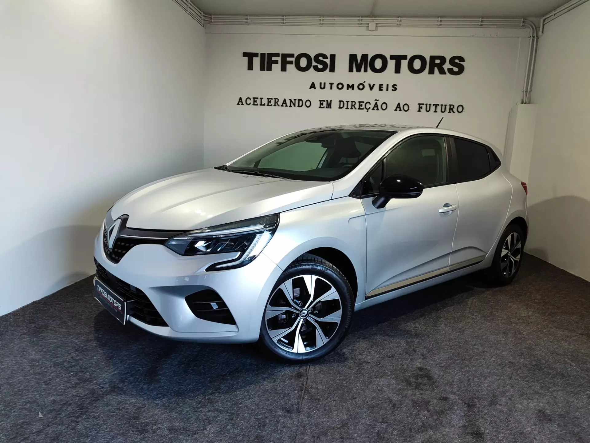 Renault Clio 1.0 TCe Techno Bi-Fuel 1