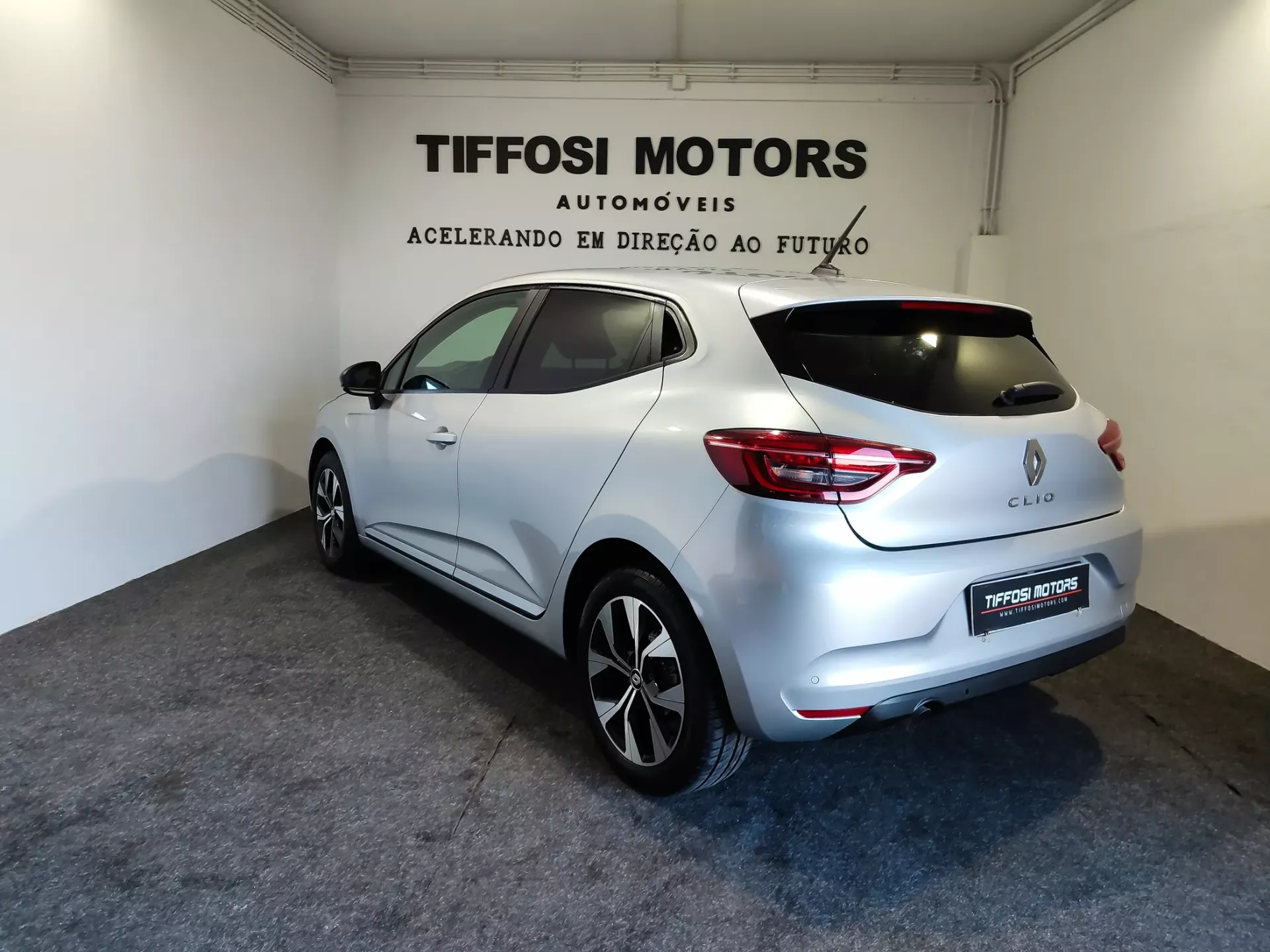 Renault Clio 1.0 TCe Techno Bi-Fuel 7