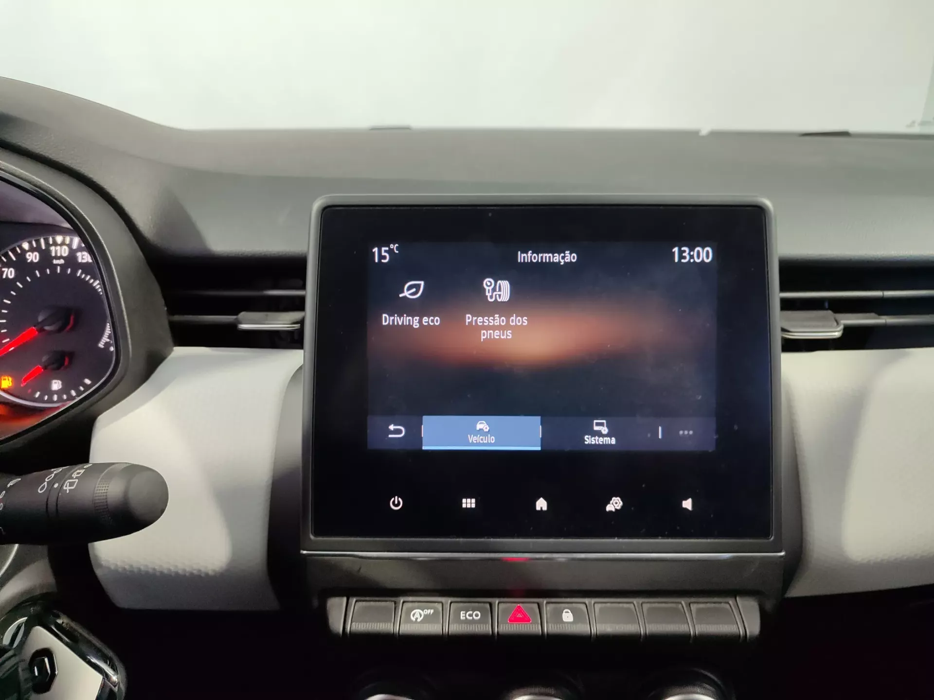 Renault Clio 1.0 TCe Techno Bi-Fuel 27