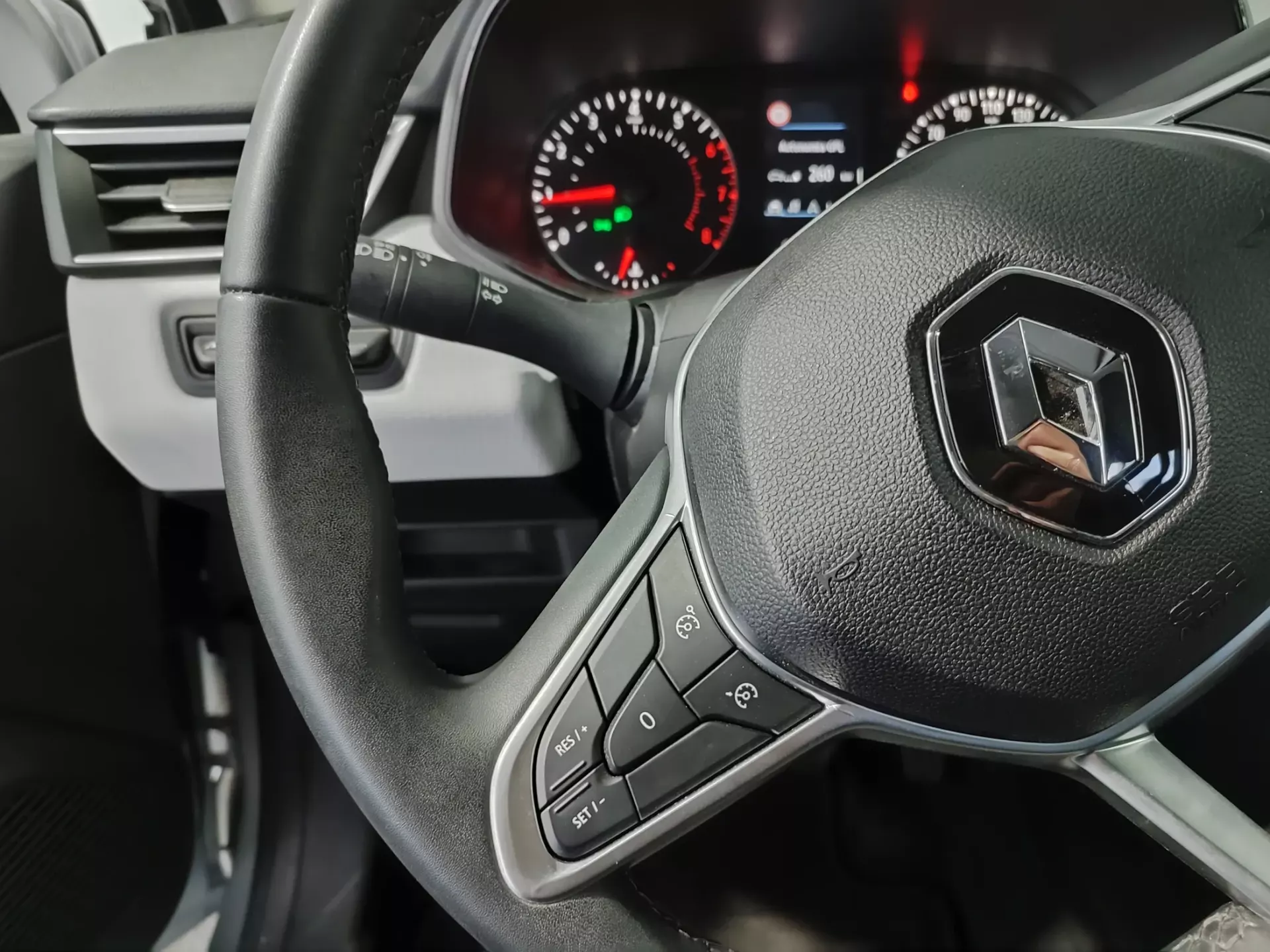 Renault Clio 1.0 TCe Techno Bi-Fuel 34