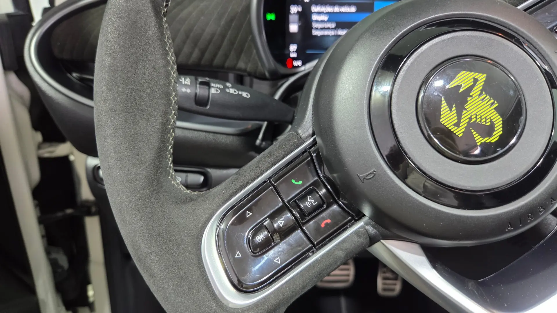 Abarth 500e C Scorpionissima 37