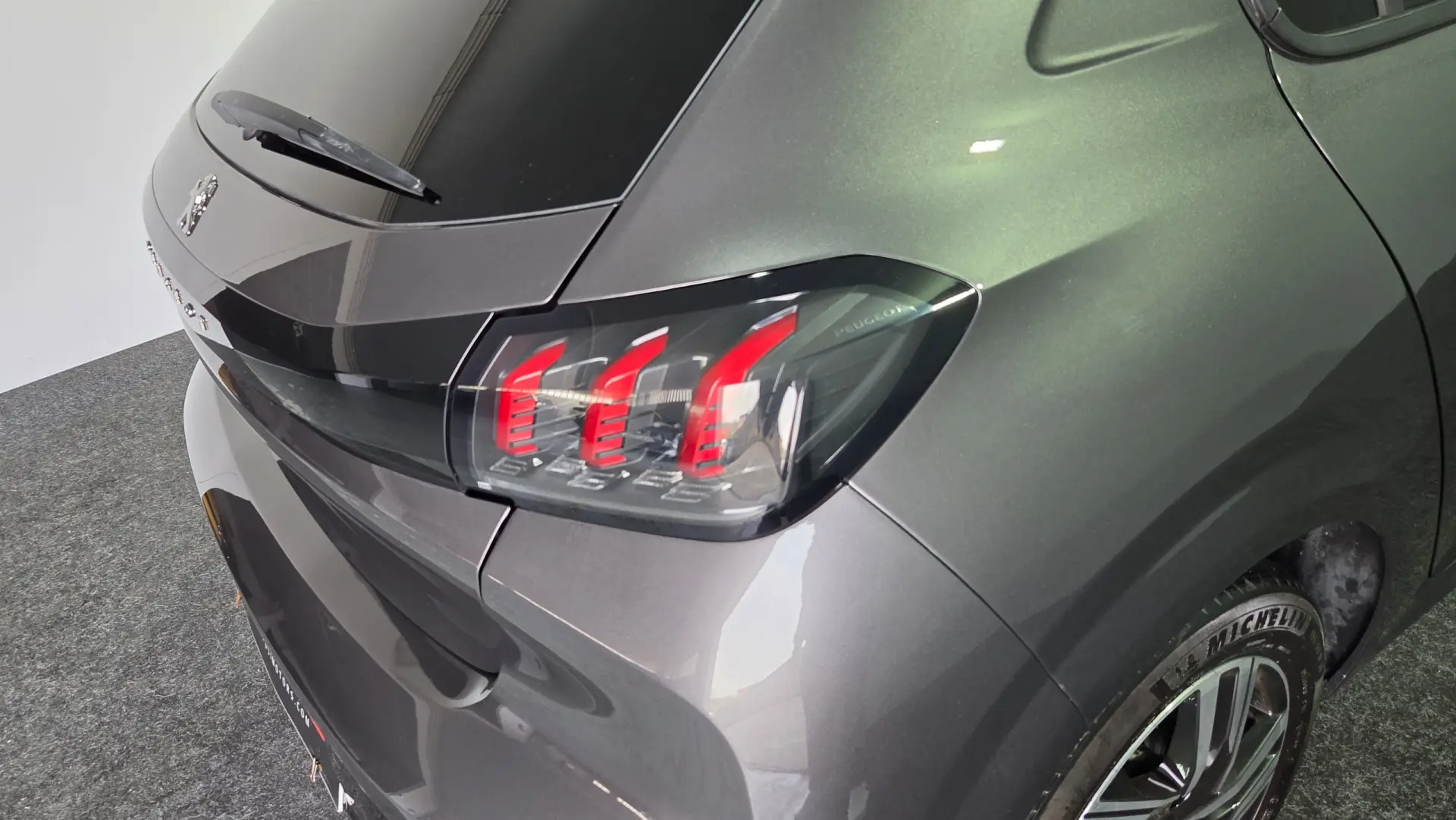 Peugeot 208 1.2 PureTech Allure Pack 9