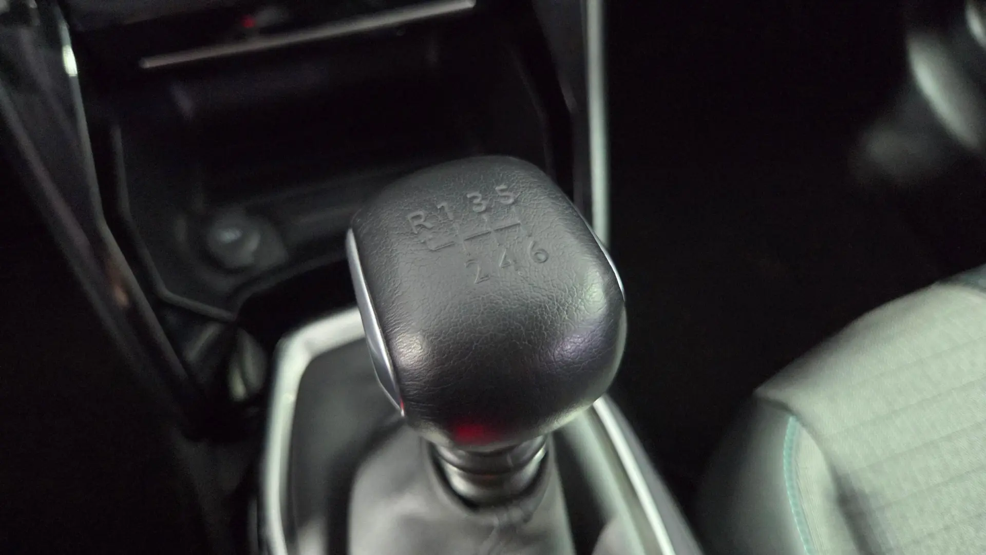 Peugeot 208 1.2 PureTech Allure Pack 29