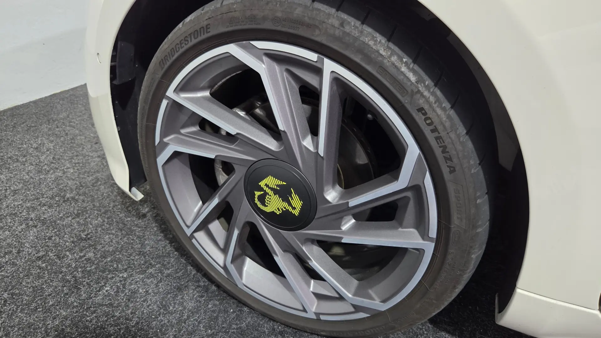 Abarth 500e C Scorpionissima 45