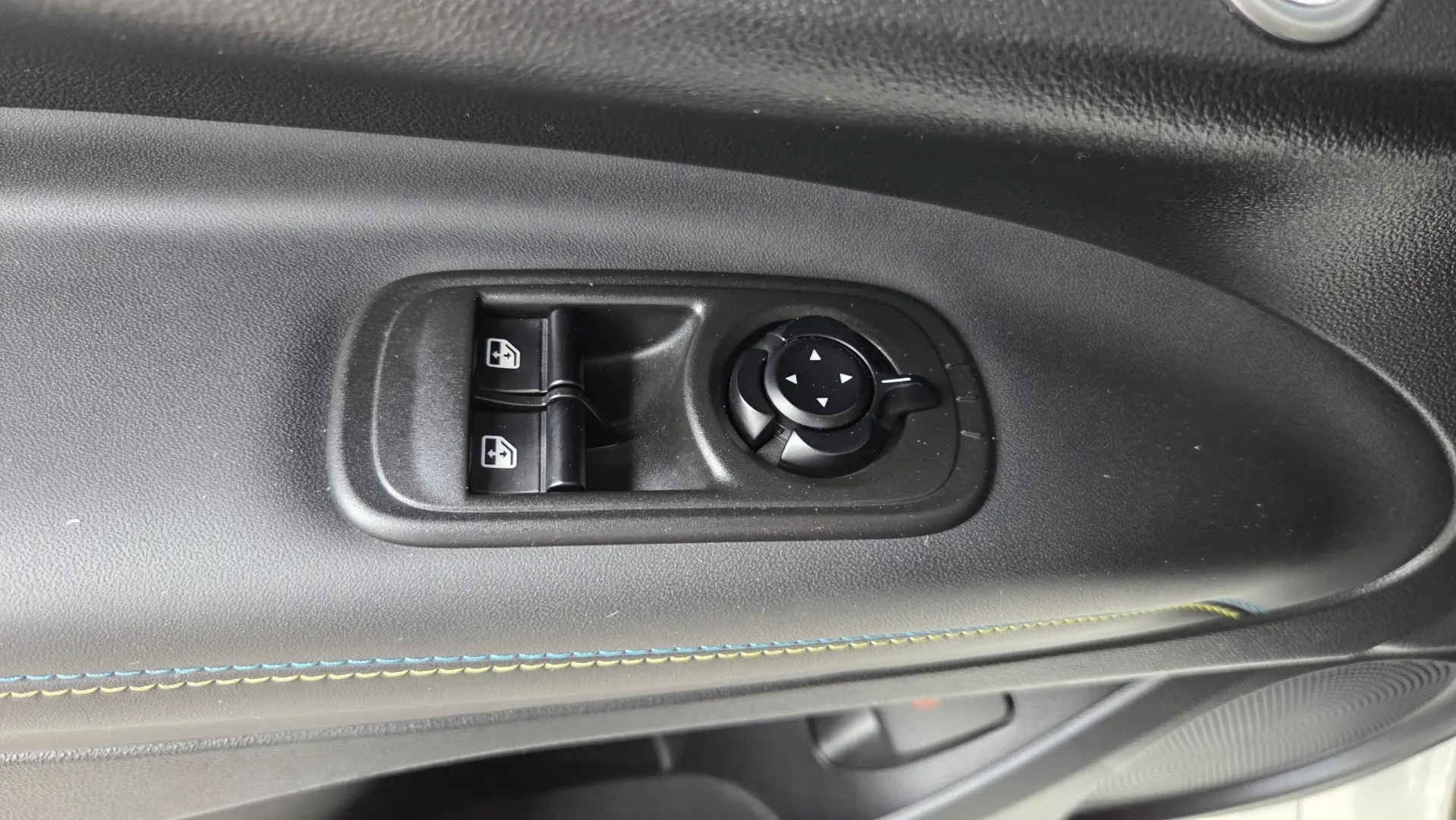 Abarth 500e C Scorpionissima 43