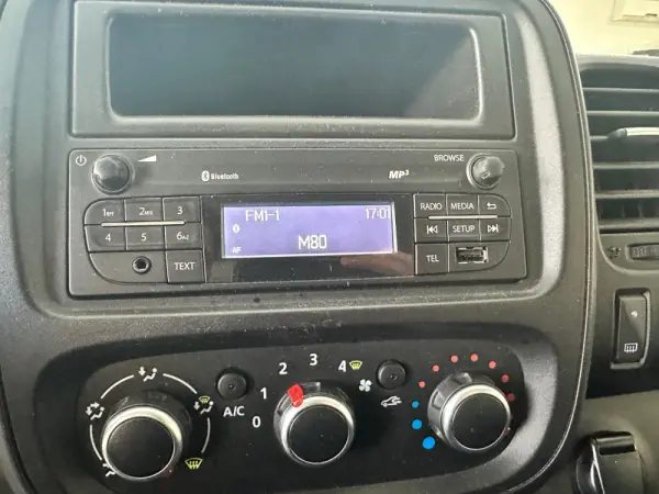 Renault Trafic 2.0 dCi L1H1 1.2T Intens 13