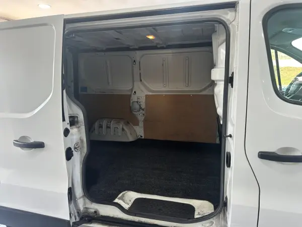 Renault Trafic 2.0 dCi L1H1 1.2T Intens 18