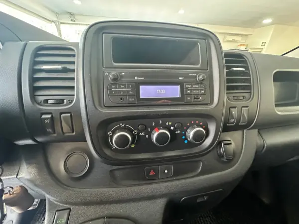 Renault Trafic 2.0 dCi L1H1 1.2T Intens 12