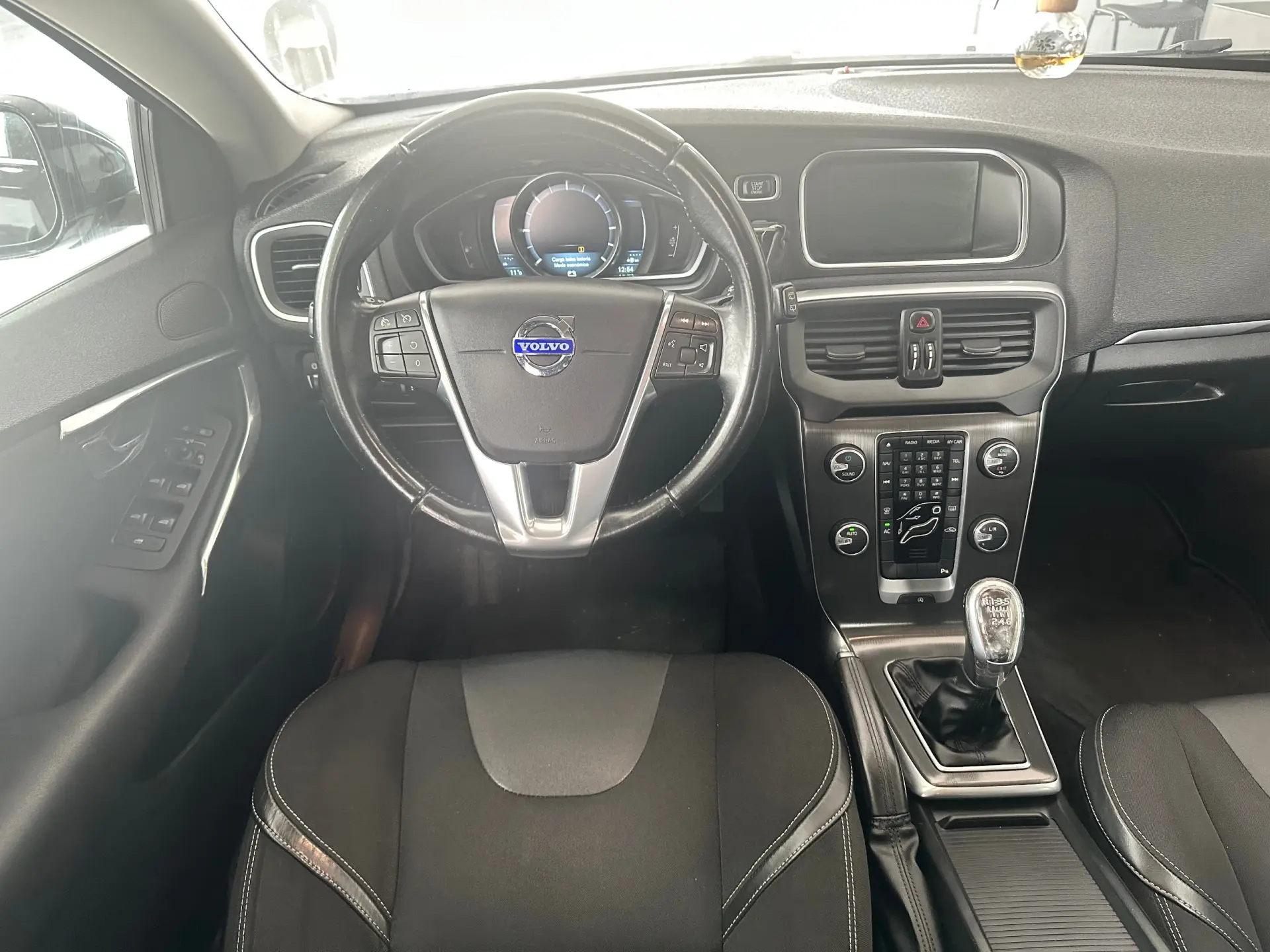 Volvo V40 Cross Country 24