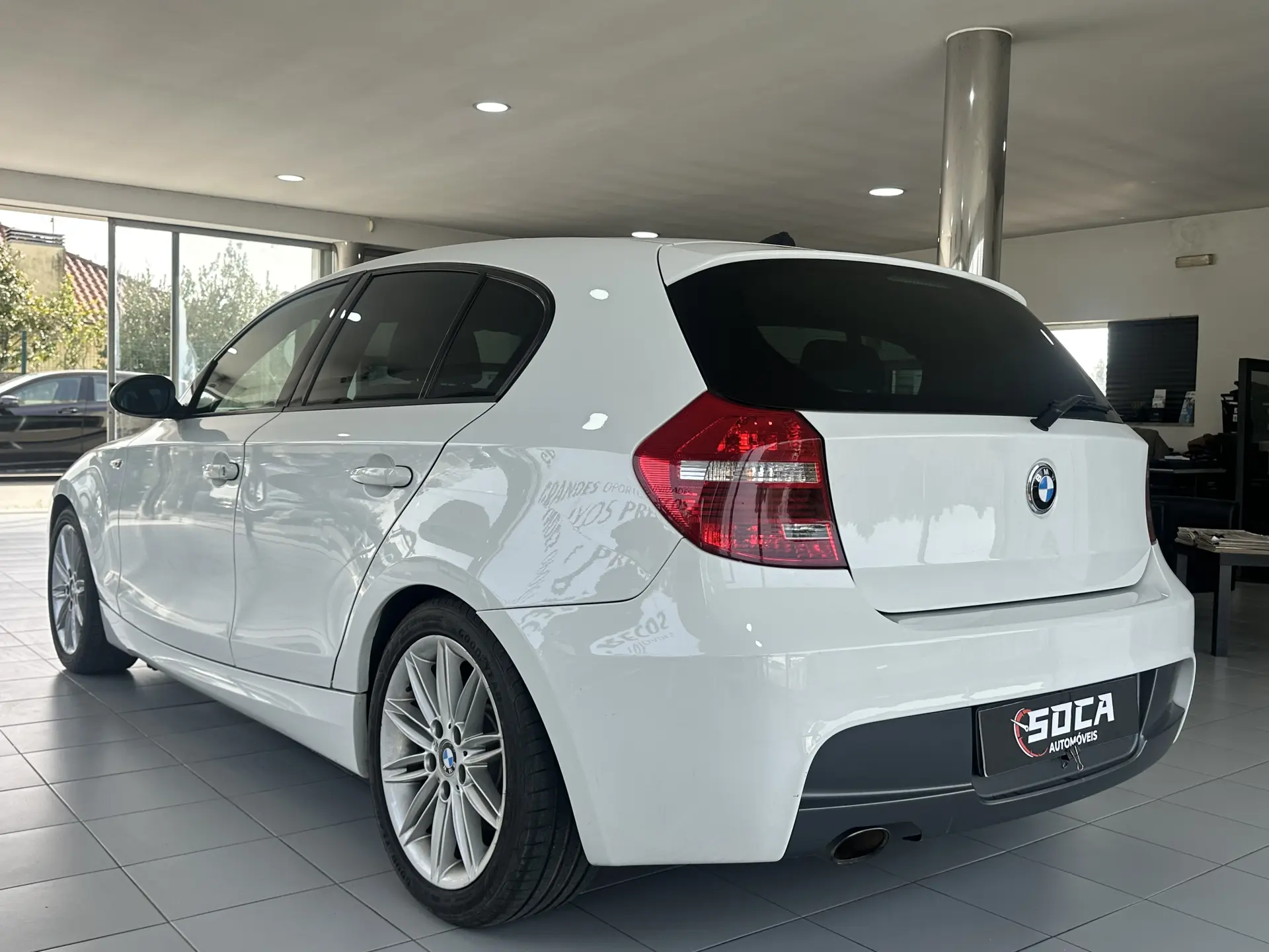 BMW 118 d Pack M 7