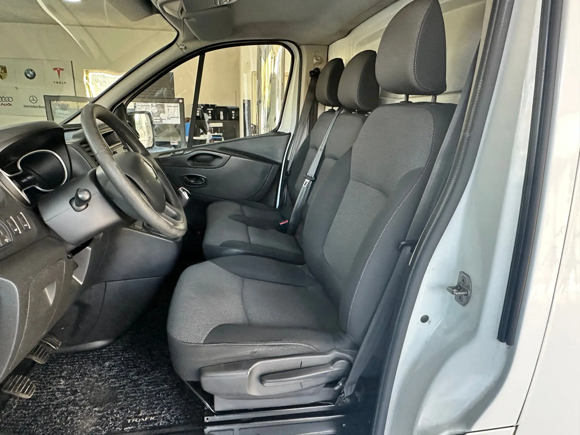 Renault Trafic 2.0 dCi L1H1 1.2T Intens 9