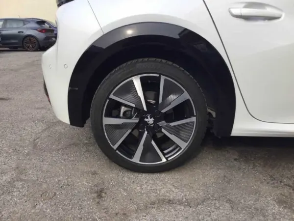 Peugeot e-208 GT-Line 4