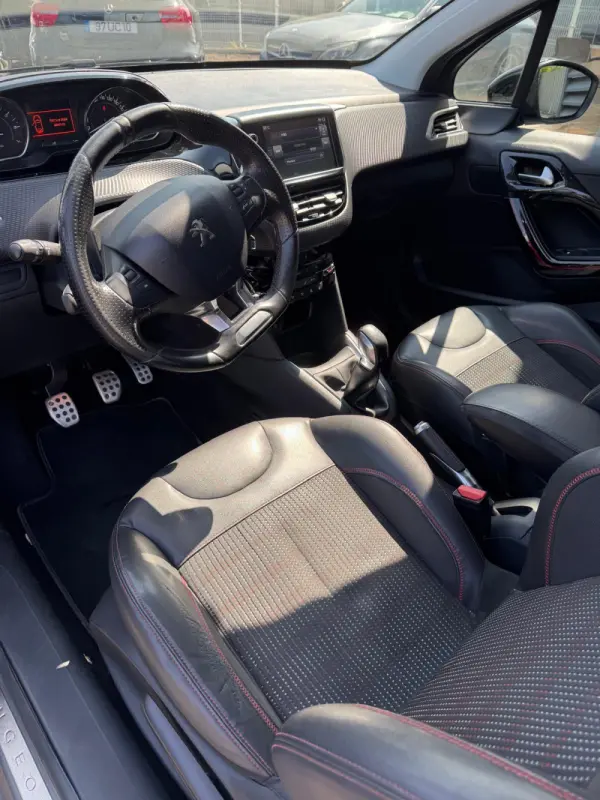 Peugeot 208 1.2 PureTech GT Line 5