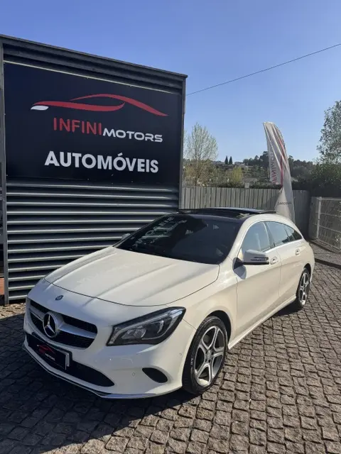 Mercedes-Benz CLA 200 7G-DCT UrbanStyle Edition 2