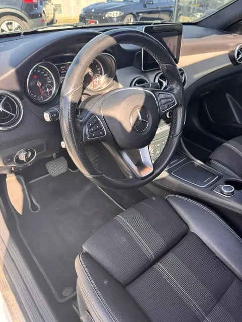 Mercedes-Benz CLA 200 7G-DCT UrbanStyle Edition 7