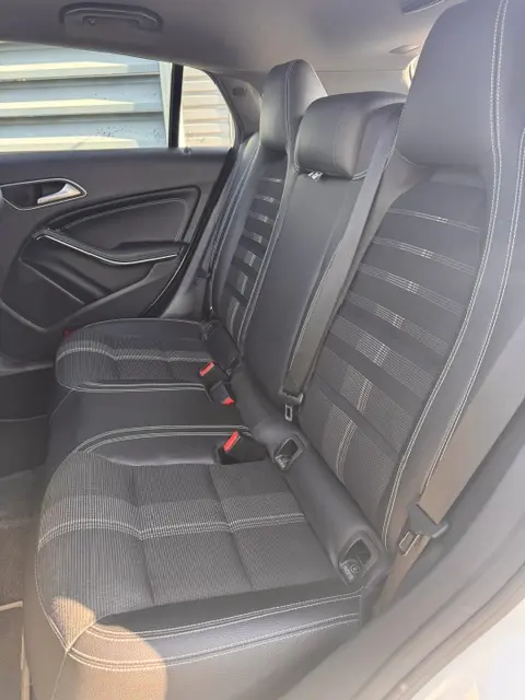 Mercedes-Benz CLA 200 7G-DCT UrbanStyle Edition 8