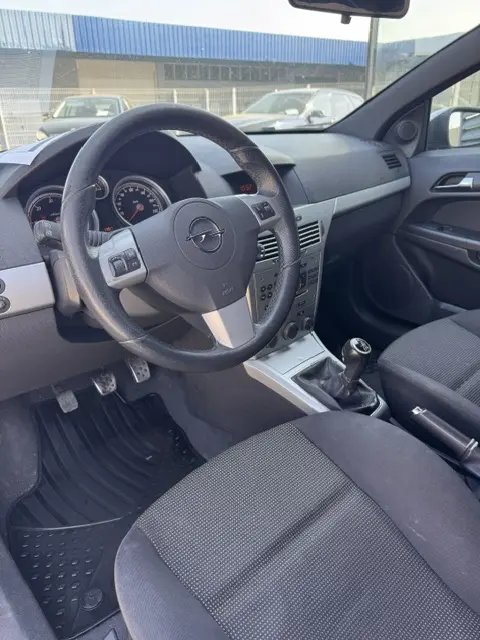 Opel Astra GTC 1.3 CDTI 6