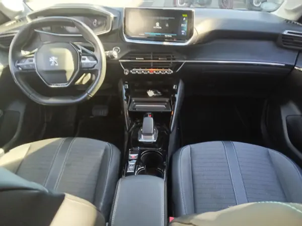 Peugeot e-208 Allure Business 6