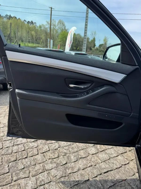 BMW 520 d xDrive Pack M Auto 10