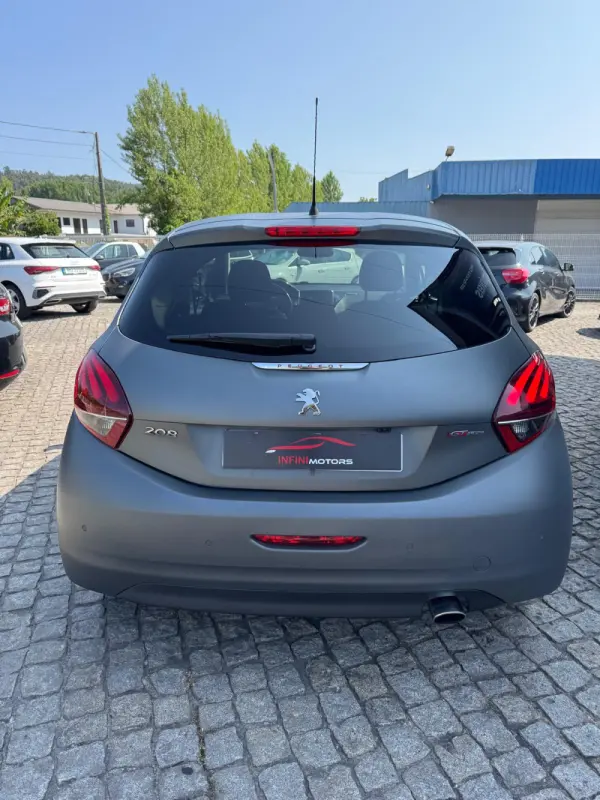 Peugeot 208 1.2 PureTech GT Line 4