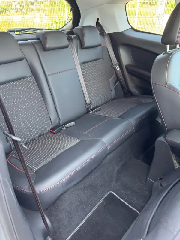 Peugeot 208 1.2 PureTech GT Line 8