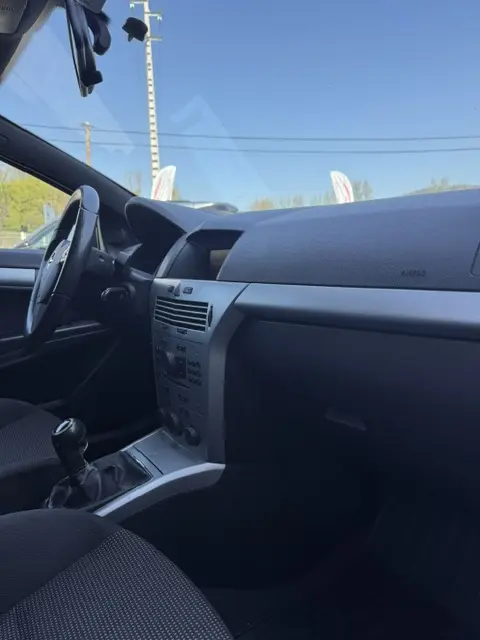 Opel Astra GTC 1.3 CDTI 7