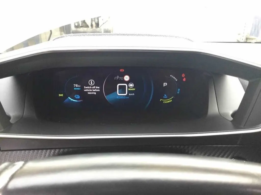 Peugeot e-208 GT-Line 8