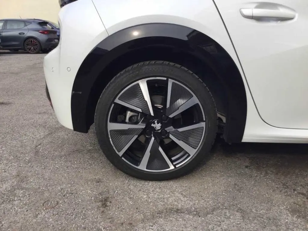 Peugeot e-208 GT-Line 4