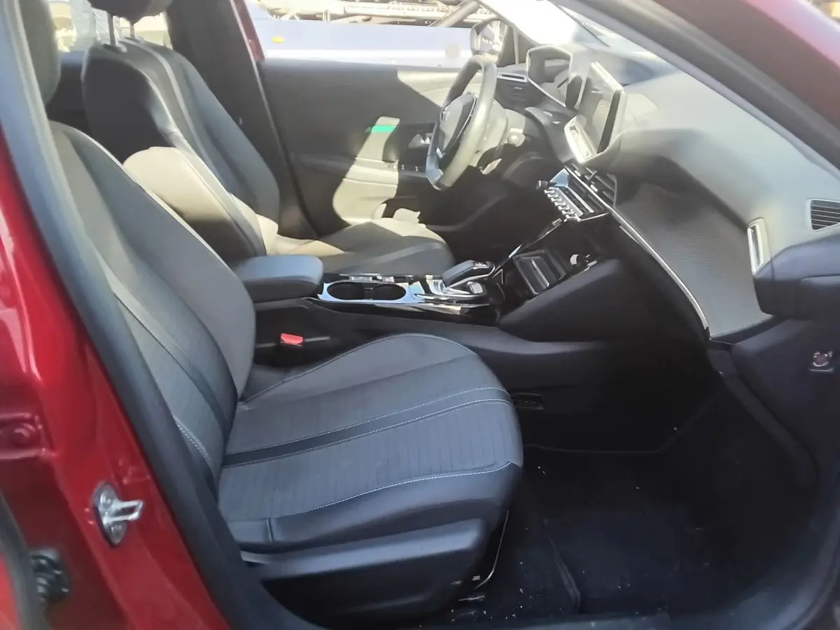 Peugeot e-208 Allure Business 5