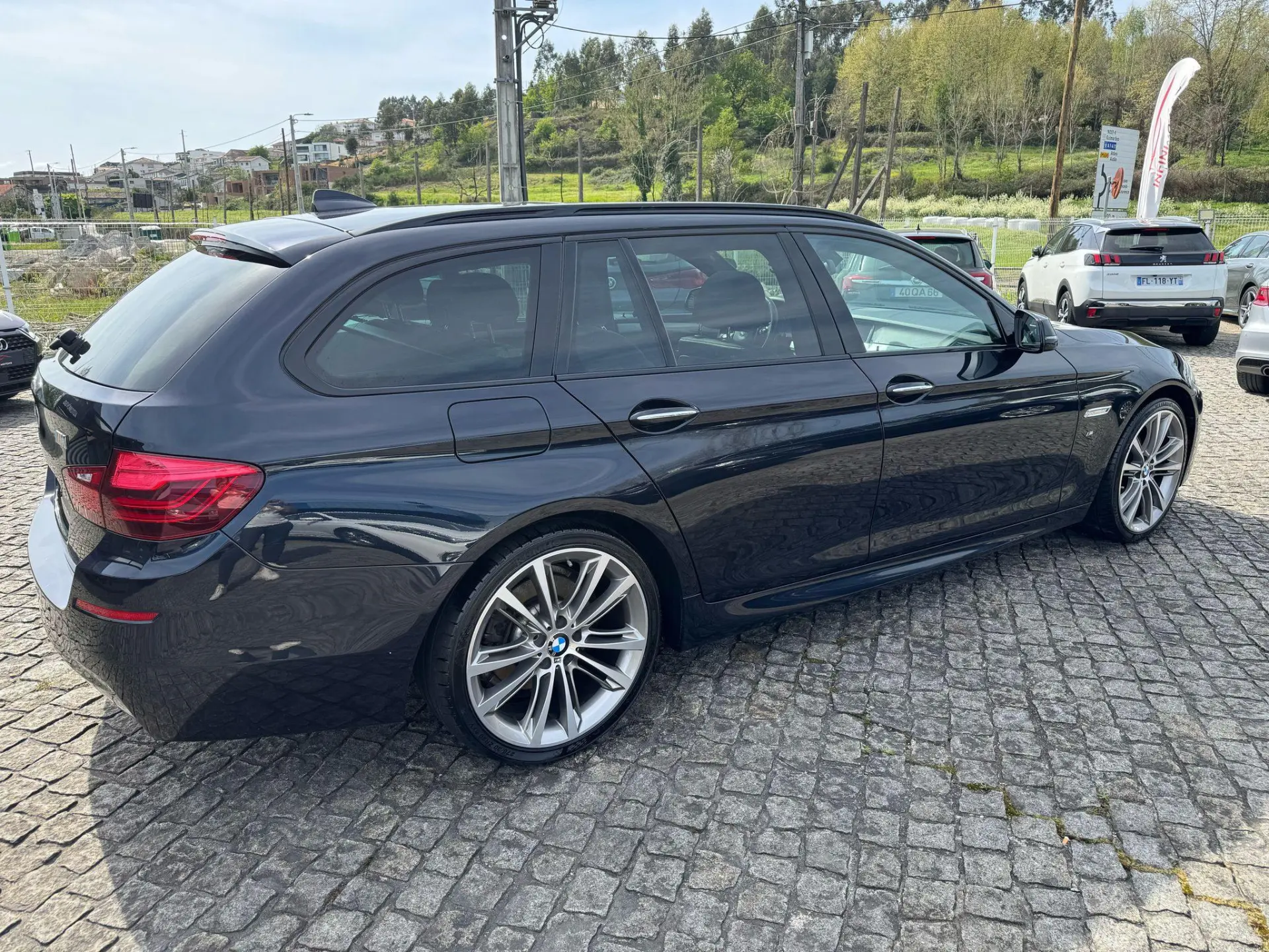 BMW 520 d xDrive Pack M Auto 3